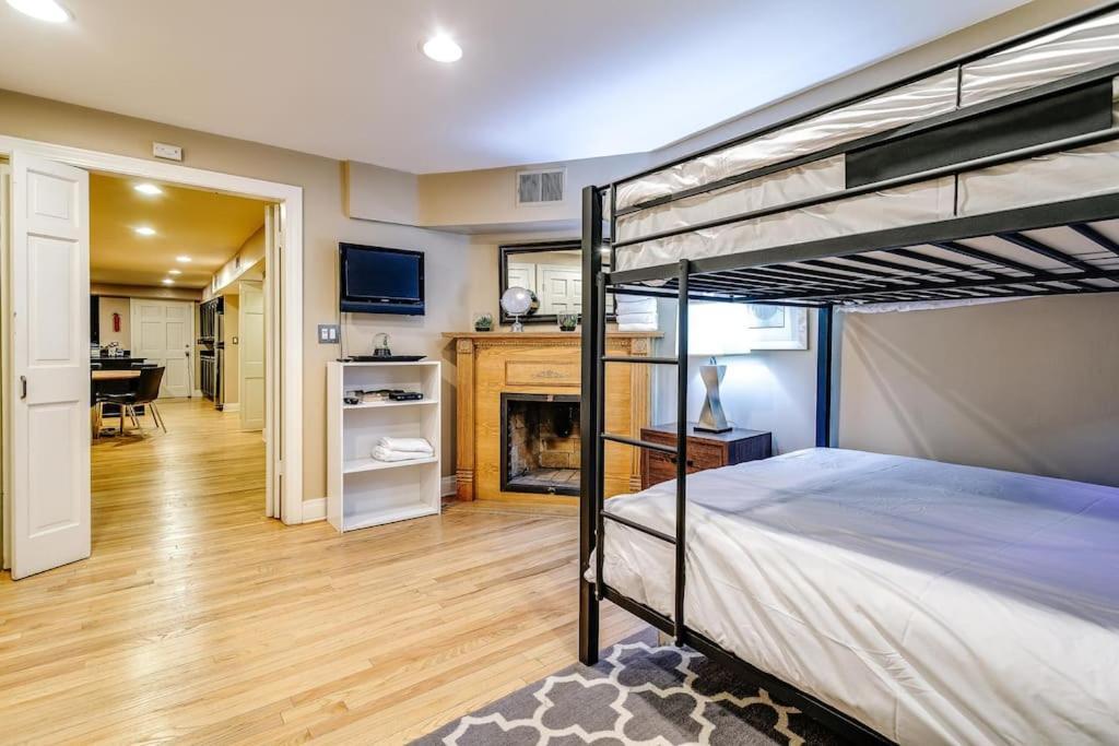 Brownstone In Gold Coast Apartment Chicago Bagian luar foto