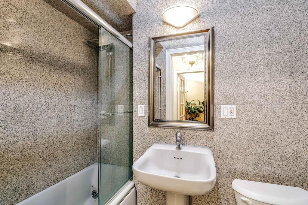 Brownstone In Gold Coast Apartment Chicago Bagian luar foto